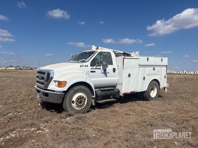 2011 Ford F-750 XL 4x2 Camion de servicios