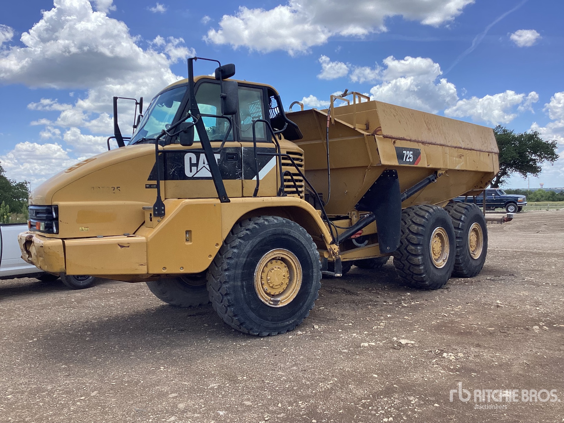 2012 Cat 725 4000 gal 6x6 Waterwagen