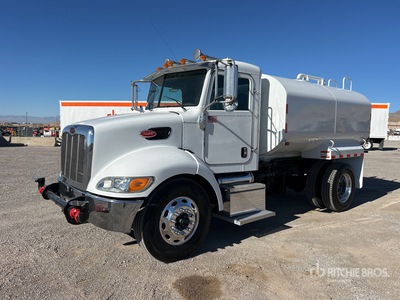 2011 Peterbilt 337 2500 gal 4x2 Camion cisterna de agua