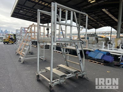 2015 No Bolt 150 kg Platform Ladder