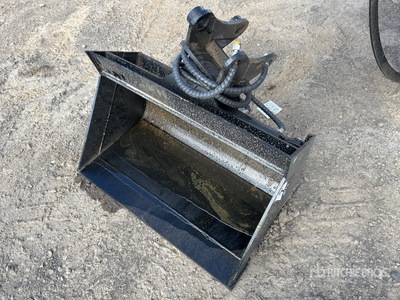 2025 GIYI GY-D5T 900 mm Hydraulic Tilting Excavator Bucket - Fits 5 ton (Unused)