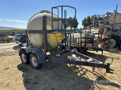 Custom 1000 gal Tow-Behind Fertilizer Nurse Tank