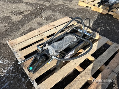 2025 GIYI GY-XJ3T 30 in Hydraulic Excavator Thumb (Unused)