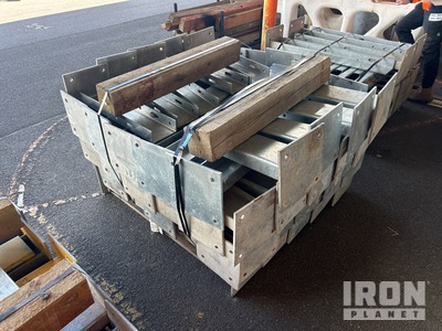 Quantity of Steel Post ادوات صناعية متنوعة