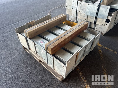 Quantity of Steel Posts ادوات صناعية متنوعة