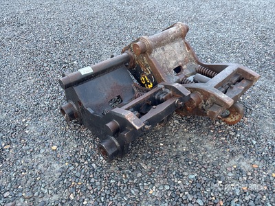 Quantity of (2) 2016 Eurosteel CW55 c/w: 2012 Verachtert CW45S, pin 100/100 mm, to fit 30 ton excavator Schnellwechsler