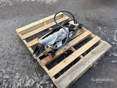 2025 GIYI GY-XJ3T 29 in Hydraulic Excavator Thumb - Fits 3 ton (Unused)