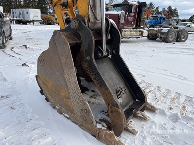 2001 H & H 49 in Q/C Digging please note this bucket is attached to LO 2-9 Excavator Bucket