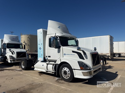 2015 Volvo VNL CNG 4x2 Cabeza Tractora Cabina Corta