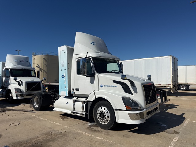 2015 Volvo VNL CNG 4x2 S/A Day Cab Truck Tractor