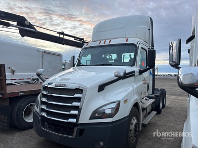2020 Freightliner Cascadia 126 6x4 T/A Day Cab Truck Tractor