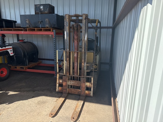 Yale G83P 4000 lb Pneumatic Tire Forklift