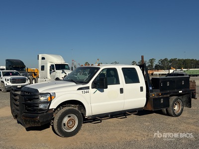 2015 Ford F-350 4x4 Crew Cab 平台トラック