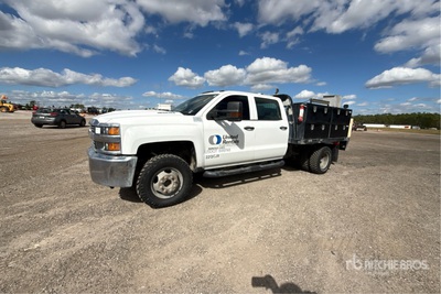 2018 Chevrolet 3500 4x4 Crew Cab Flatbed Truck