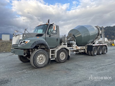 2013 International 7600 10x6 Twin-Steer Massenzementtransporter