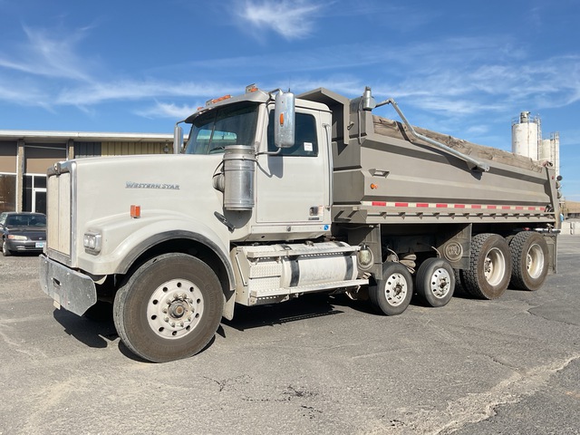 2013 Western Star 4900FA 10x4 Quad/A Dump Truck 2013 Western Star 4900FA 10x4 Quad/A Dump Truck