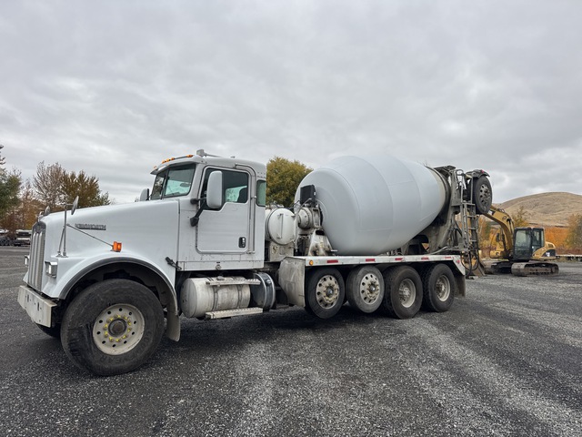 2013 Kenworth W900 12x4 Mixer Truck 2013 Kenworth W900 12x4 Mixer Truck