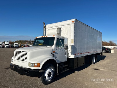 1990 International 4700 4x2 Camion fourgon