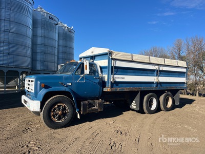 1980 Chevrolet C70 Custom Deluxe 6x4 شاحنة حبوب
