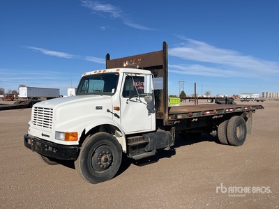 1993 International 4900 4x2 Platte vrachtwagen