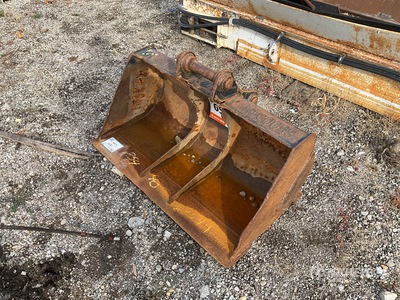 Cat 39 In Cleanup Excavator Bucket