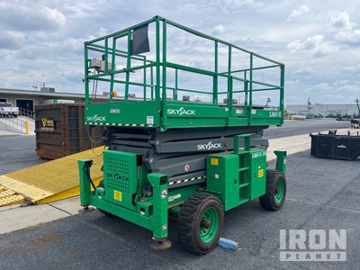 2017 Skyjack SJ8841RT Dual Fuel 4x4 Scissor Lift