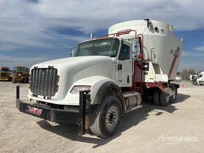 2021 International HX620 6x4 Feed Truck