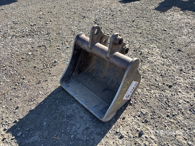 13 in Cleanup Excavator Bucket - Fits Kubota K008-3