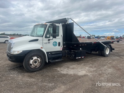 2006 International 4400SBA 4x2 Roll-Off Truck