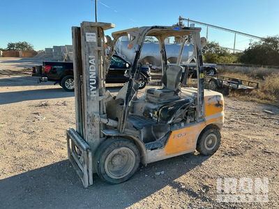 Hyundai 30D-9 5890 lb Pneumatic Tire Carretilla Elevadora (Inoperable)