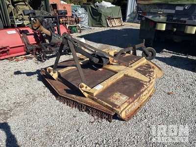 Land Pride 72" Bushogg 72 in 2-Point Landpride 72" bushogg, pull behind, PTO powered ser. no. 299619/2002/Used working condition Accesorios de barrido