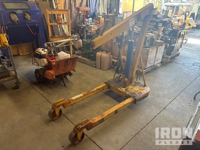 Air Technical Industries HM400M 4000 lb Crane floor portable 4,000lb. cap. Air Technical Industries mdl. no. HM400M ser. no. 30901, w/ mew lift cylinder Gru a bandiera