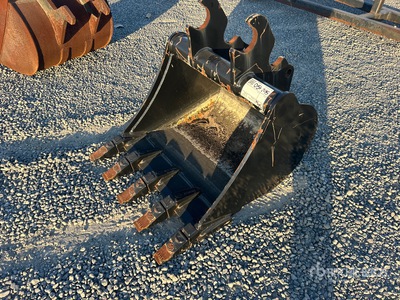 Quantity of 24 in Q/C Digging Excavator Bucket