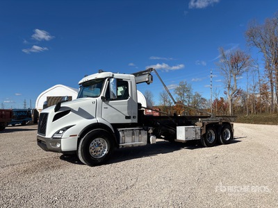 2020 Volvo VNR 6x4 Roll-Off Truck