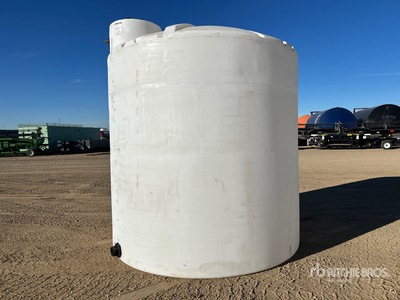 2500 gal Poly Water Tank