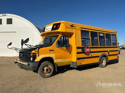 2012 Ford E-450 Econoline 4x2 16-Seat Crew Carrier を見 Bus