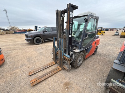 2020 (unverified) Toyota 8FD40U 7350 lb Pneumatic Tire Forklift