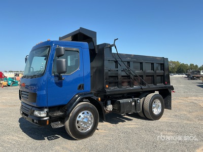 2015 Peterbilt 220 4x2 2-Achs Kipper-Lkw