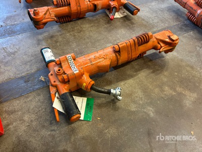 APT HZ-5235 / M160 Pneumatic Demolition Breaker