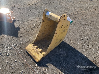 2010 C & P 18030E 17 in Q/C دلو لودر حفار