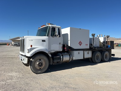 1983 White Road Boss 6x4 Autocarro trasporto carburante per lubrificante