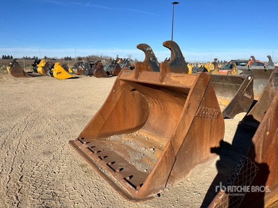 Accurate 72 in Q/C Cleanup Excavator Bucket - Fits 300