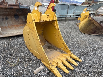 Brandt EX0200 40 in Q/C Digging Excavator Bucket - Fits John Deere 180