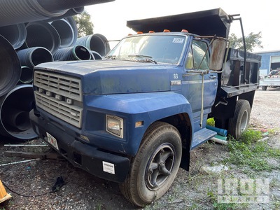 1982 Ford F-700 4x2 شاحنة قلابة /محور واحد