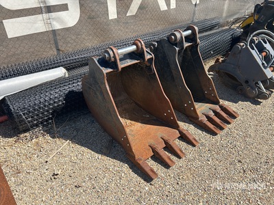 Quantity of (2) Cat Q/C Digging Baggerlöffel - Fits Cat 308