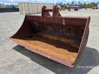 AE 2400 mm Q/C Cleanup Cazo para excavadora - Fits 30 - 40 ton