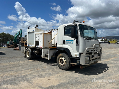2013 Isuzu FVR 4x2 Service Truck
