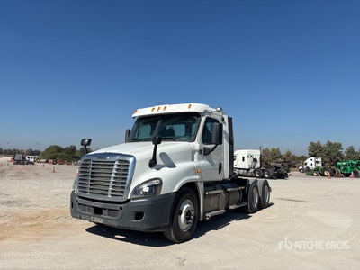 2014 Freightliner Cascadia 125 6x4 T/A Day Cab Truck Tractor