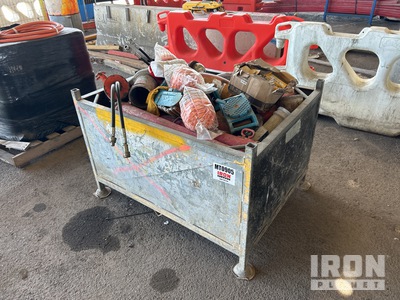 Stillage w/ Miscellaneous ادوات صناعية متنوعة