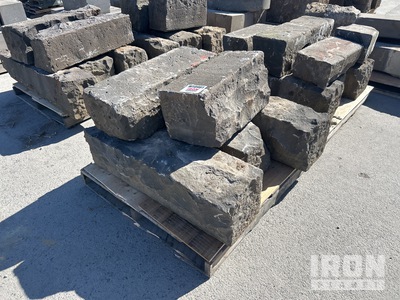 Quantity of Bluestone Blocks معدات بناء متنوعة